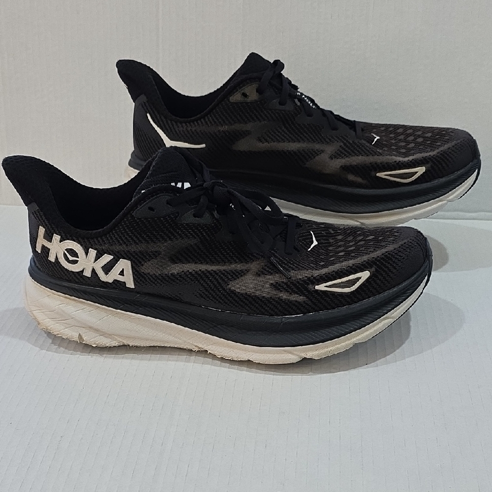 Hoka Clifton 9 Men's Black and White Athletic Shoes Size 10.5